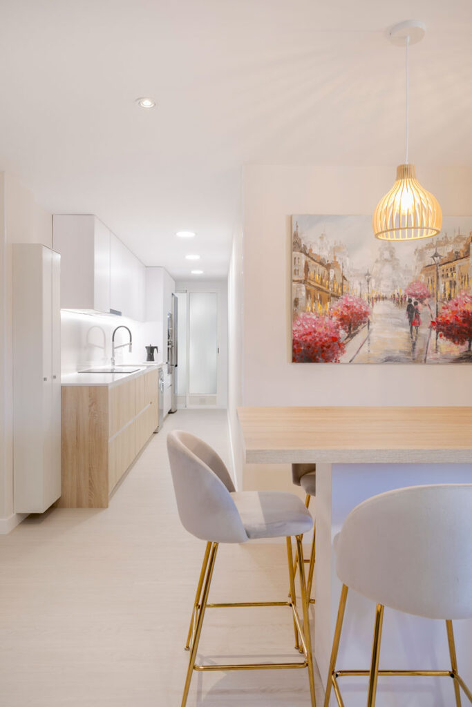 Reforma de cocina y salón en Alicante. reforma abrir cocina al salón